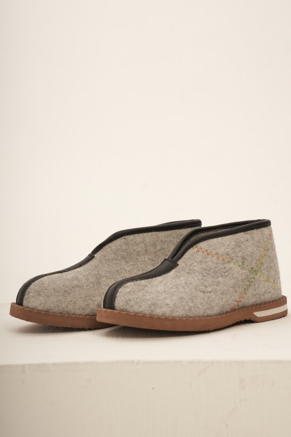 Купить Тапочки черные из войлока закрытые 