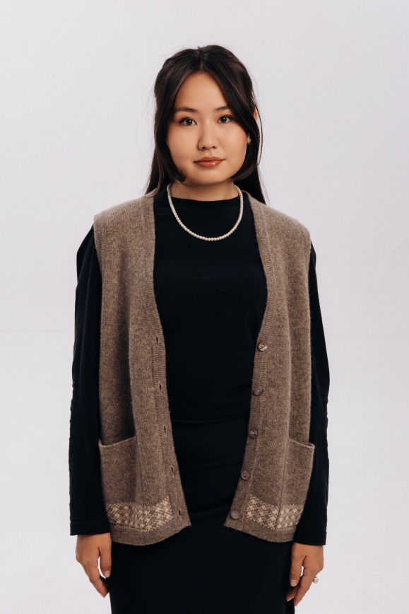 Купить Жилет на пуговицах цвета капучино из 100% шерсти яка 