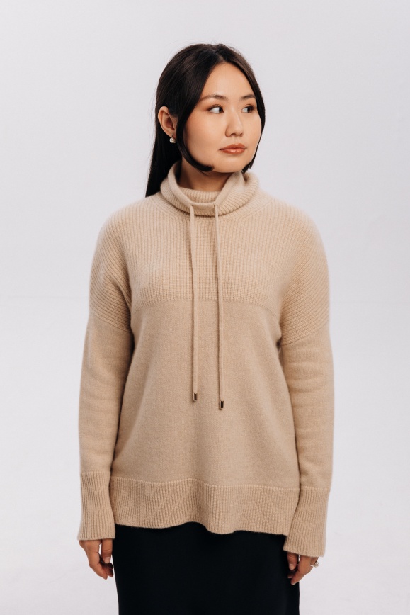 Купить Свитер бежевый c горлом из 100% кашемира 